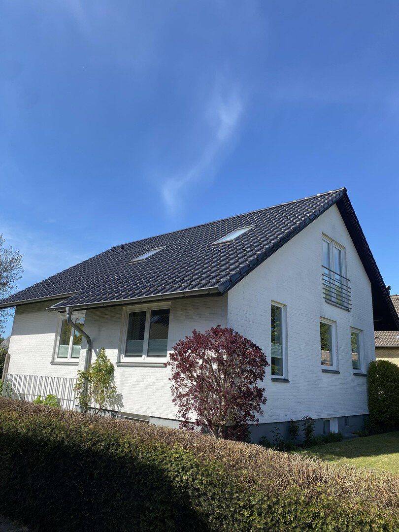 Thumbnail-Freistehendes Einfamilienhaus mit Garten und Garage