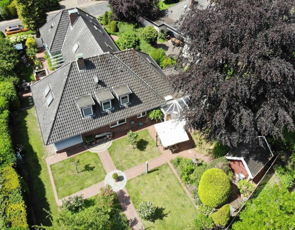 Thumbnail-Von Privat - Großzügiger Bungalow mit Einliegerwohnung in zentraler Lage