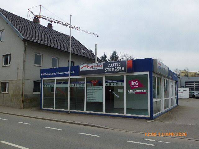 Thumbnail-Älteres, renovierungsbedürftiges Einfamilienhaus mit separatem Ausstellungspavillon