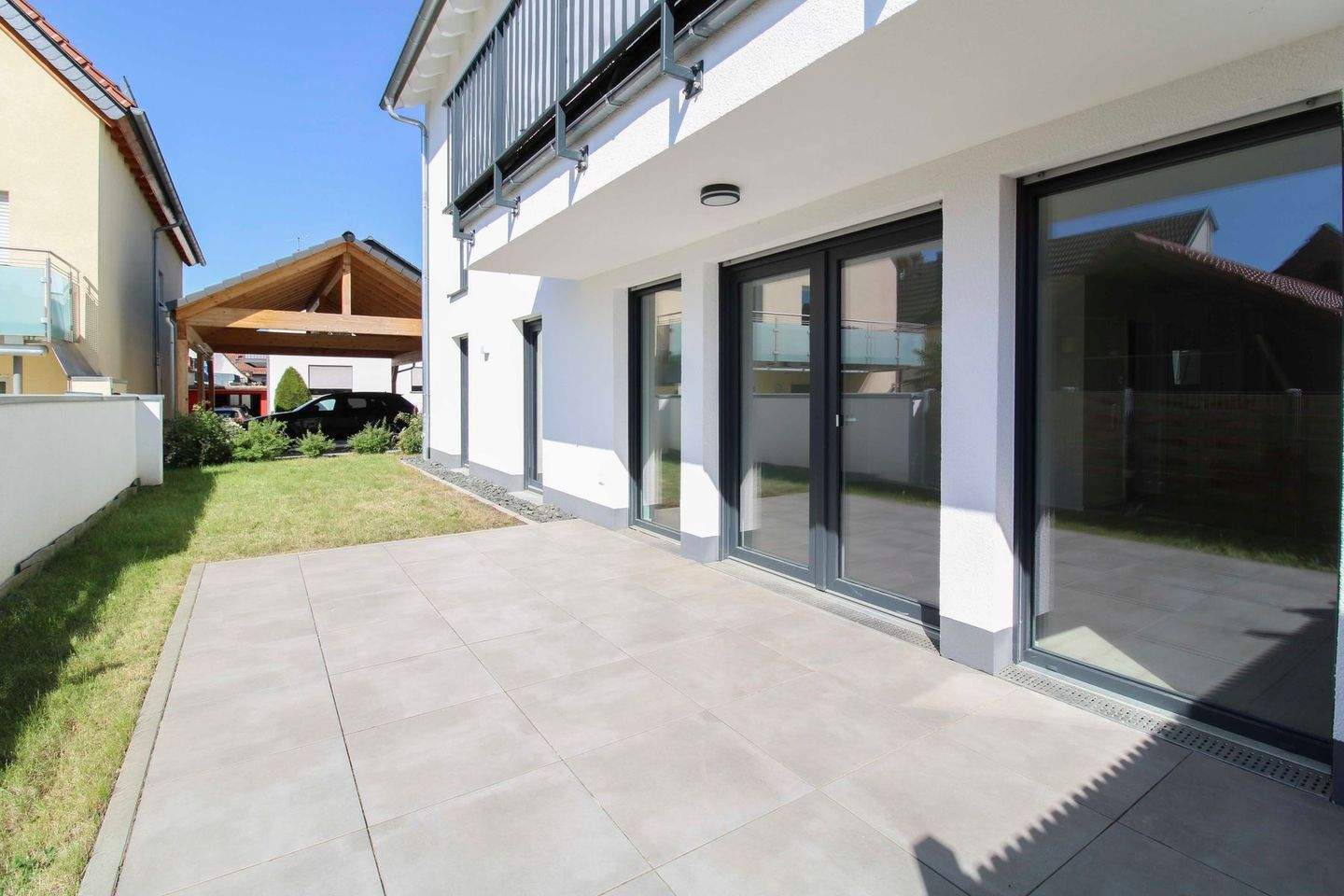Thumbnail-Moderne, barrierefreie Erdgeschosswohnung mit Terrasse, WP & 2 Carports - Neubauqualität in Goldbach