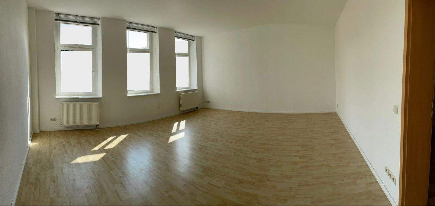 Thumbnail-3-R.-Altbauwohnung mit Elbhangblick