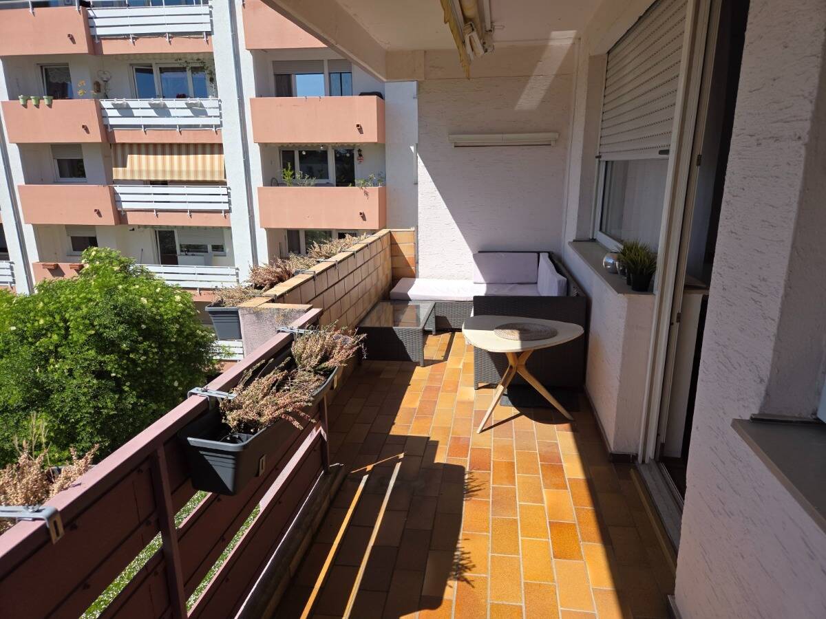 Thumbnail-Möblierte 2-Zimmer-Wohnung mit Sonnen-Balkon und Stellplatz!