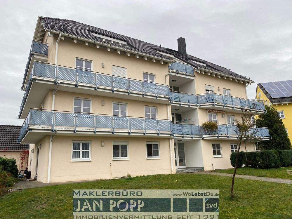 Thumbnail-Attraktive 3-Raum-Wohnung am Ortsrand mit umlaufendem Balkon und Garage