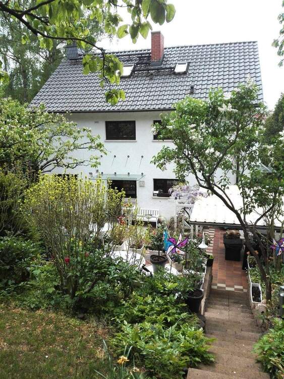 Thumbnail-Viel Platz für die Familie Familienhaus mit Garten und Garage in 66117 Saarbrücken zu verkaufen