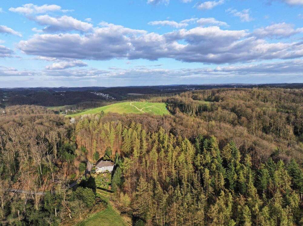 Thumbnail-Freistehendes Einfamilienhaus in Alleinlage mit Panoramablick im Wald