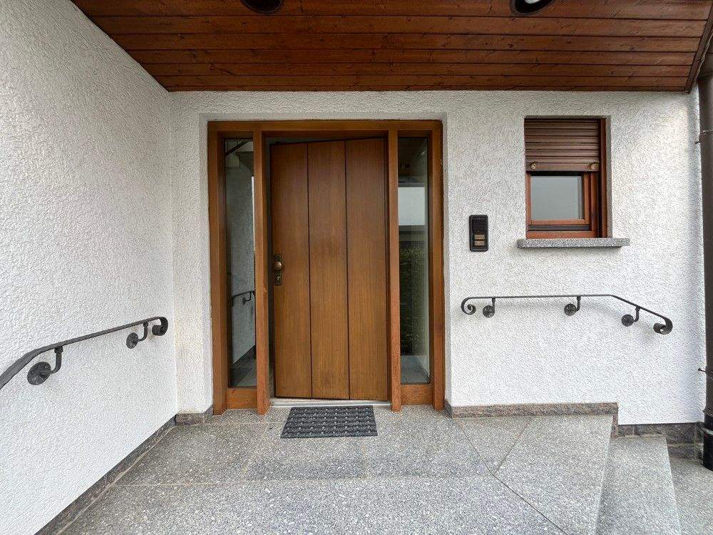 Thumbnail-Großes Wohnhaus mit Doppelgarage und zwei Wohnungen in der Nordstadt