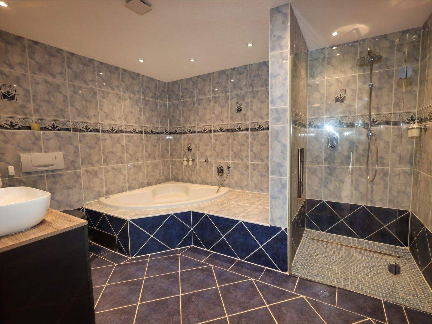 Thumbnail-Zwei sanierte Einfamilienhäuser auf einem Grundstück in ruhiger Lage