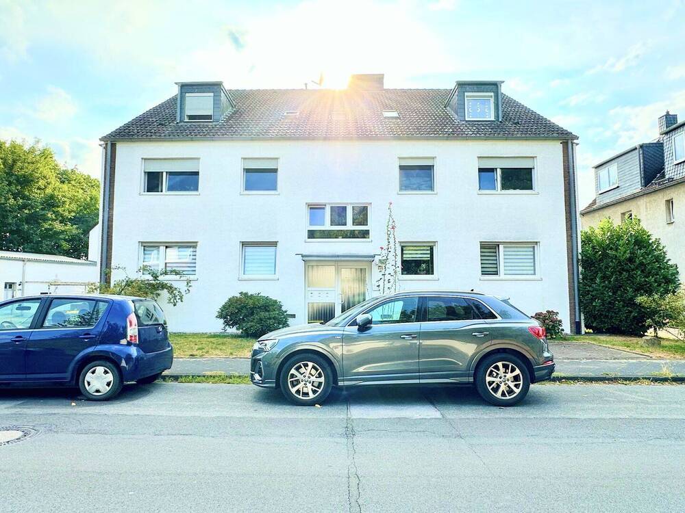 Thumbnail-Voll vermietetes 6-Parteien-Haus mit 11-Garagen in guter Lage und Hinterland-Baupotenzial