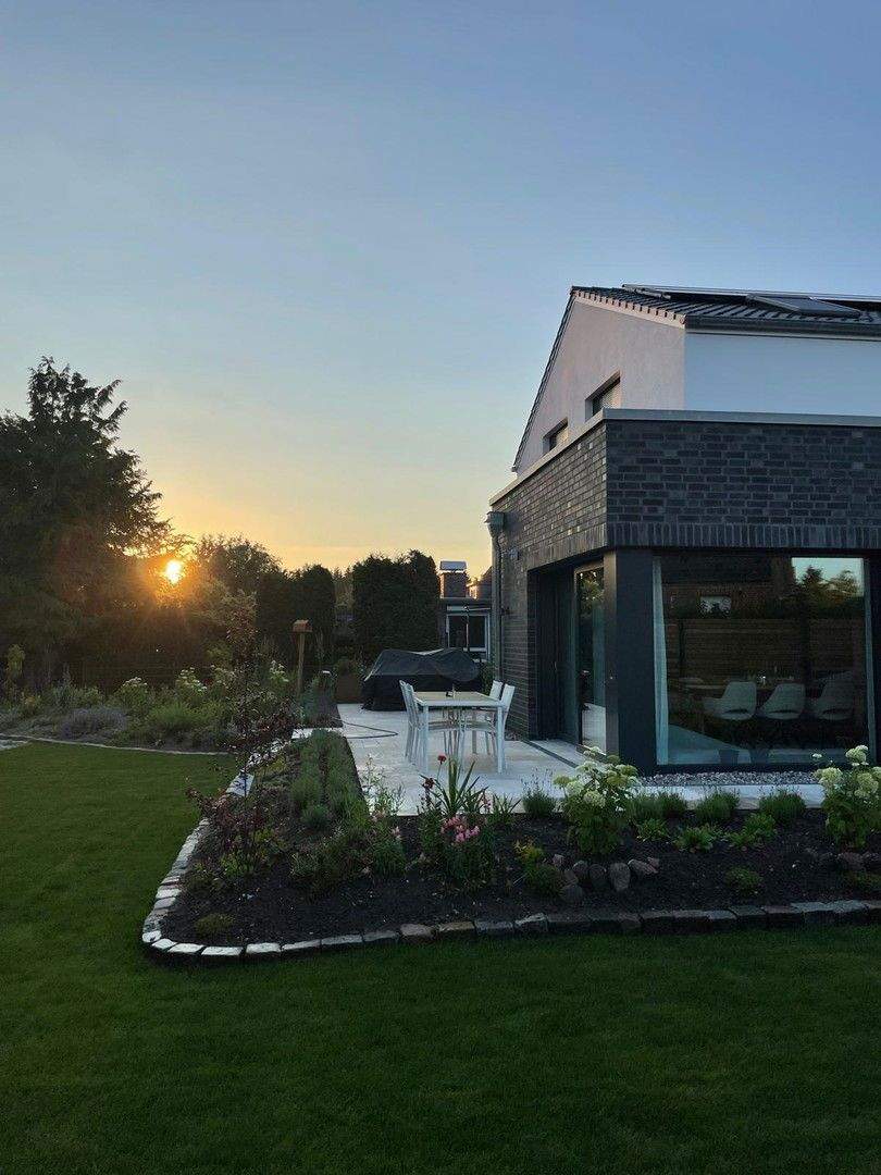 Thumbnail-OHNE PROVISION - Modernes, lichtdurchflutetes Einfamilienhaus (2023) mit sonnigem Garten