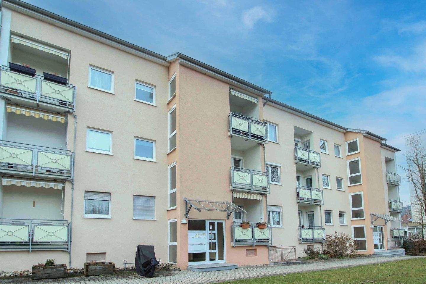 Thumbnail-Helle 3-Zimmer-Wohnung mit zwei Balkonen - sofort bezugsbereit