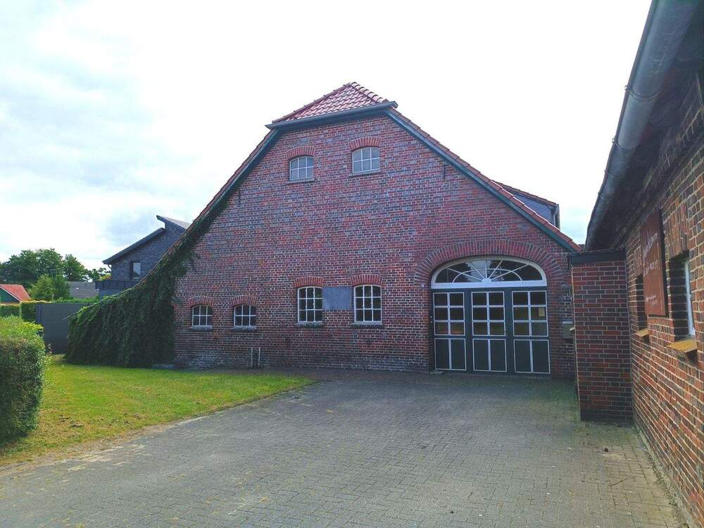 Thumbnail-Reserviert_Tradition trifft Zukunft - Zweifamilienhaus mit Geschichte in Zetel-Kronshausen