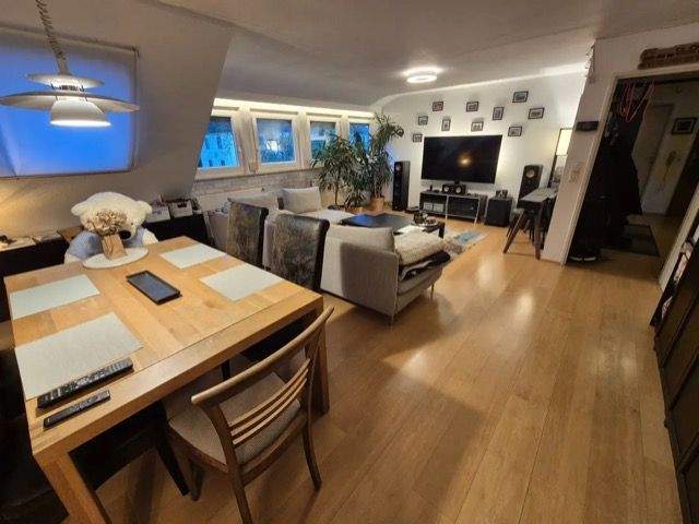 Thumbnail-Charmante, helle 3 - Zimmer DG - Wohnung mit EBK in Stuttgart - Zuffenhausen