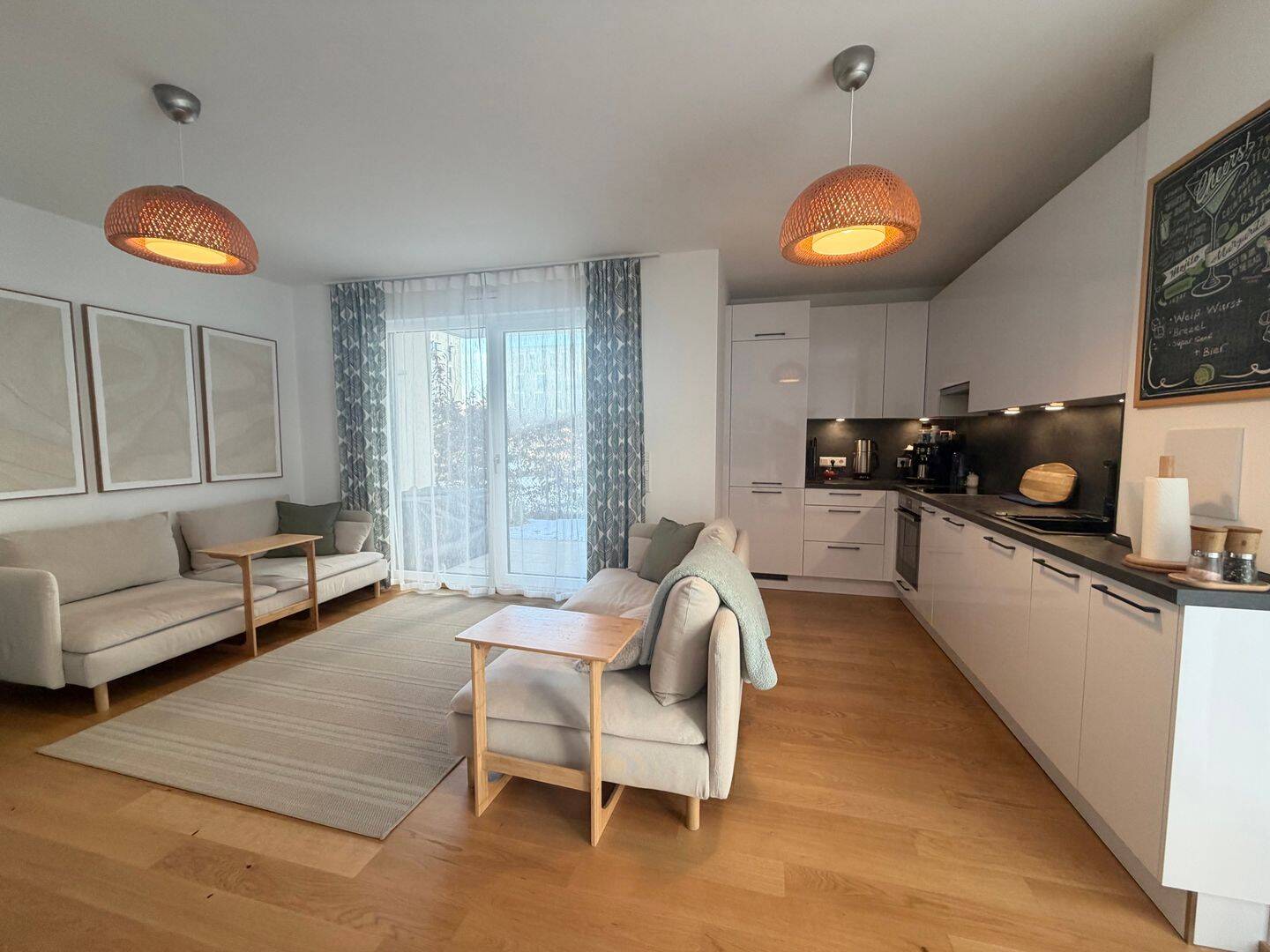 Thumbnail-KENSINGTON - Exklusiv - neuwertige 2-Zimmer-Wohnung mit Terrasse und eigenem Garten