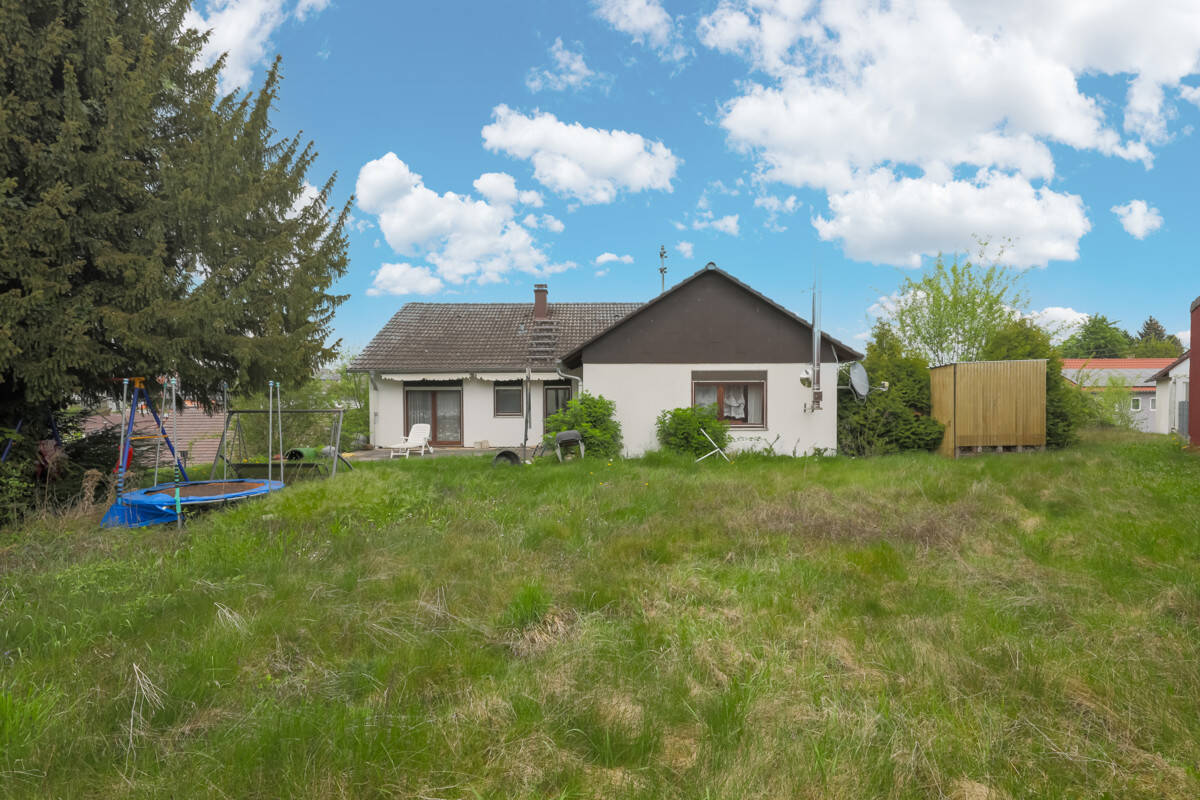 Thumbnail-Charmantes Einfamilienhaus mit großem Grundstück und vielseitigen Nutzungsmöglichkeiten!