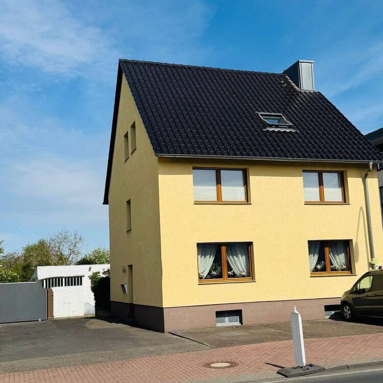 Thumbnail-Wohnhaus mit Halle und Gartenareal in Euskirchen: Ideal für Eigennutzer & Anleger.