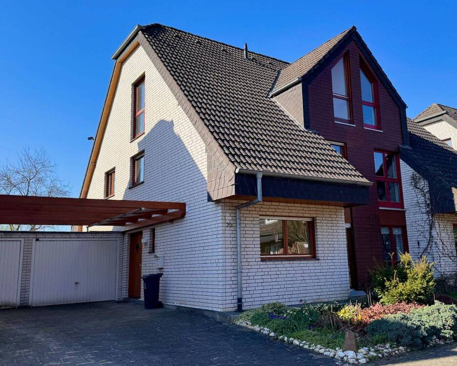 Thumbnail-GEPFLEGTE DHH MIT 4 SCHLAFZIMMERN, KELLER, GARAGE UND GARTEN - ca. 144 m² Wfl.; ca. 69 m² Nfl. im Keller; ca. 277 m² Grundstück