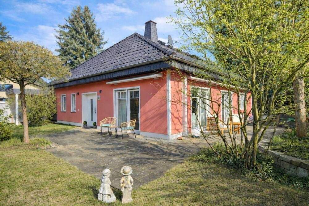 Thumbnail-HOCHWERTIGES EINFAMILIENHAUS IM BUNGALOWSTIL