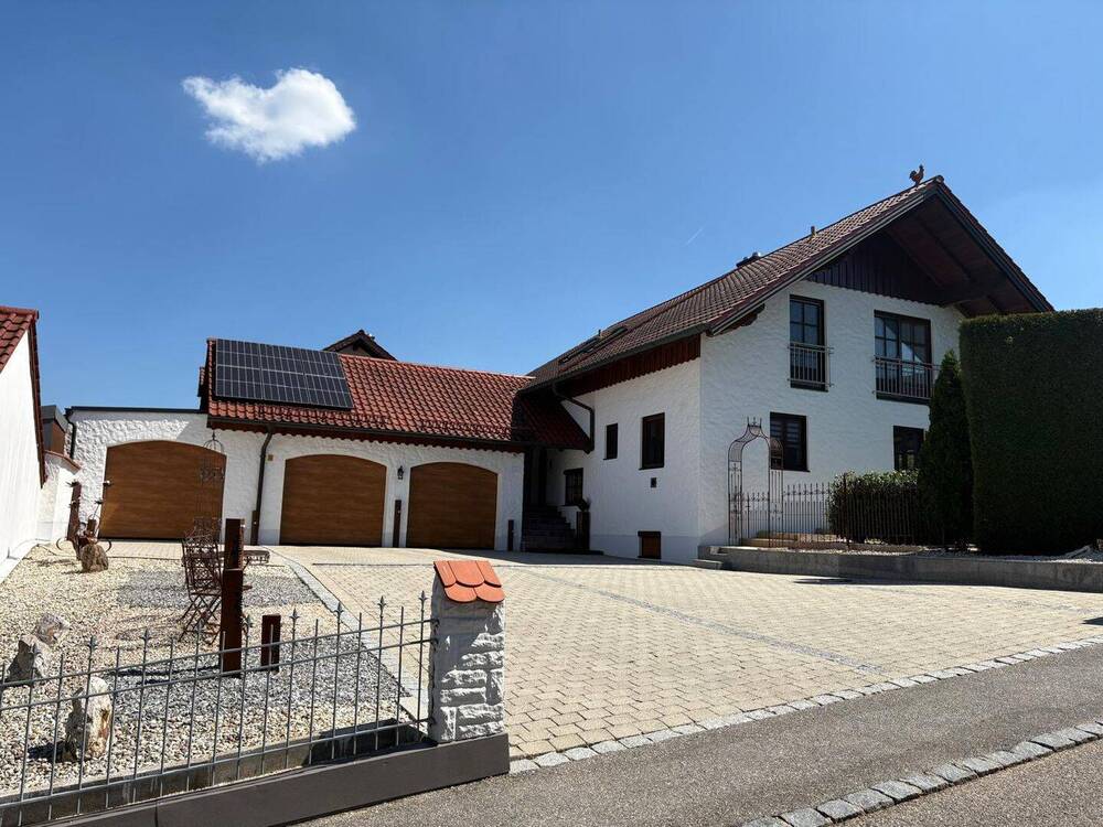 Haus mit Einfahrt.JPG