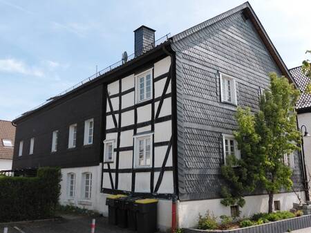 Thumbnail-Historisches Wohn- & Geschäftshaus mit 18 Stellplätzen im Zentrum von Balve zu verkaufen!
