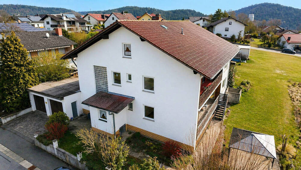 Thumbnail-Charmantes Zweifamilienhaus mit Potenzial in naturnaher Umgebung