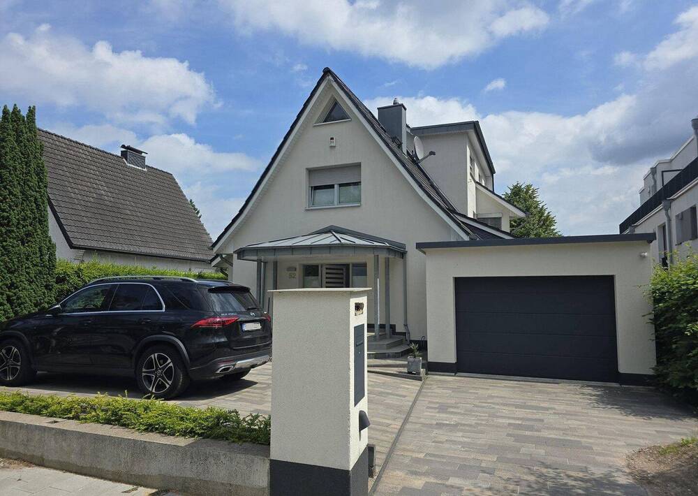 Thumbnail-Großzügiges Einfamilienhaus mit Pool