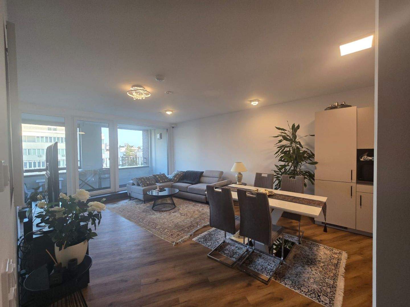 Thumbnail-Vollmöbilierte moderne 2,5 Zi.- Whg. in angesagtem Stadtteil