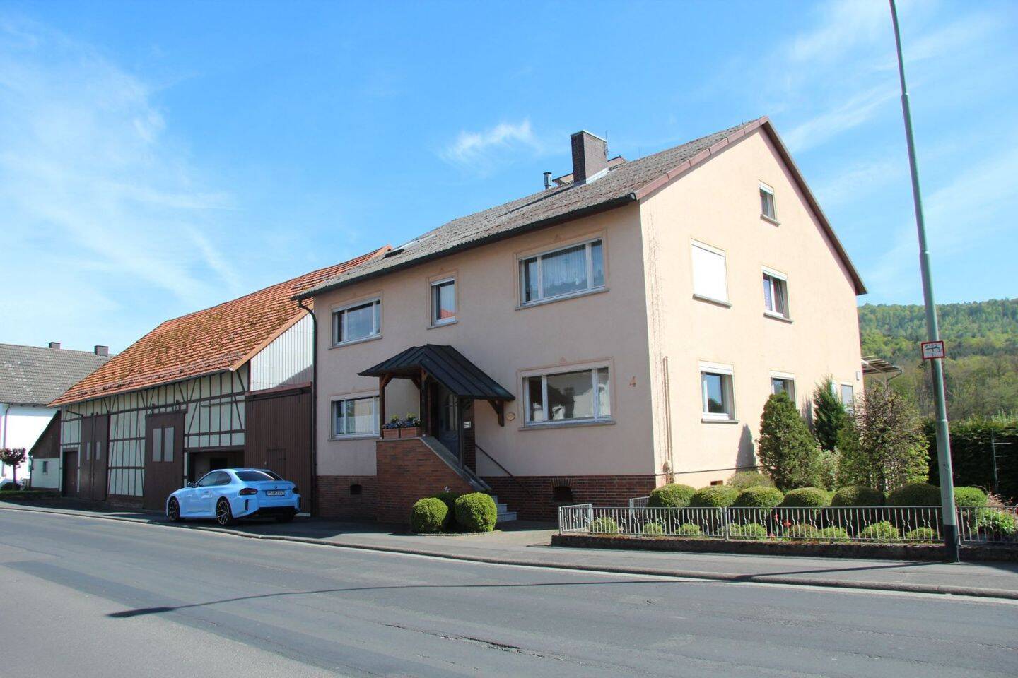 Thumbnail-Charmanter Resthof mit ca. 3.100 m² Grundstück, Nebengebäuden & Terrasse mit Fernblick