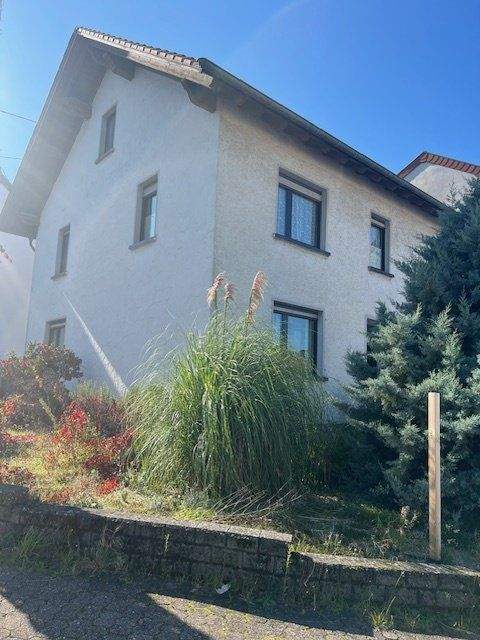 Thumbnail-Großzügiges freistehendes 1-2 Familienhaus in Wallerfangen-Ittersdorf zu verkaufen