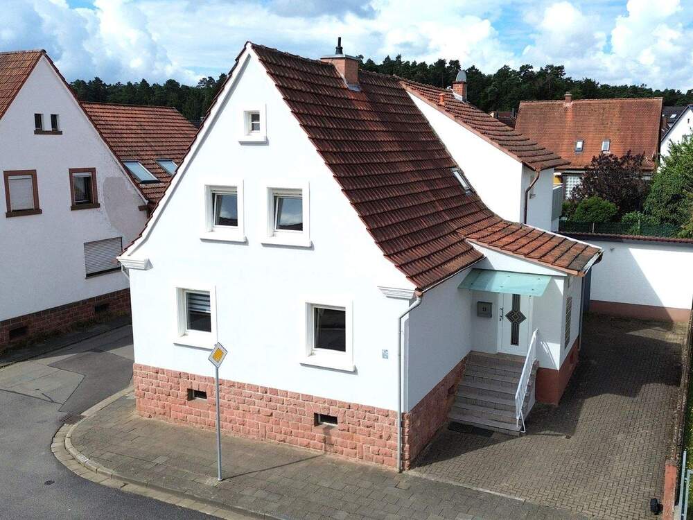 Thumbnail-KL- Siegelbach - Modernisiertes Einfamilienhaus mit Doppelgarage, Einzelgarage, Stellplatz u. Garten