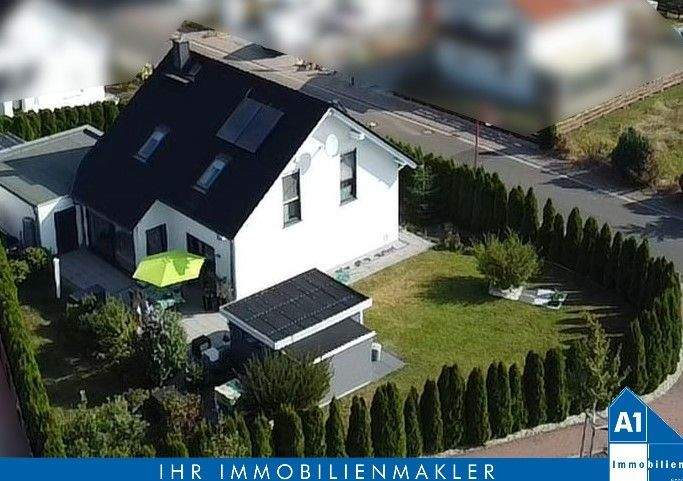 Thumbnail-Einziehen und wohlfühlen leicht gemacht: Attraktives und sehr gepflegtes Einfamilienhaus mit Doppelgarage, EBK, Kamin und Solarthermie