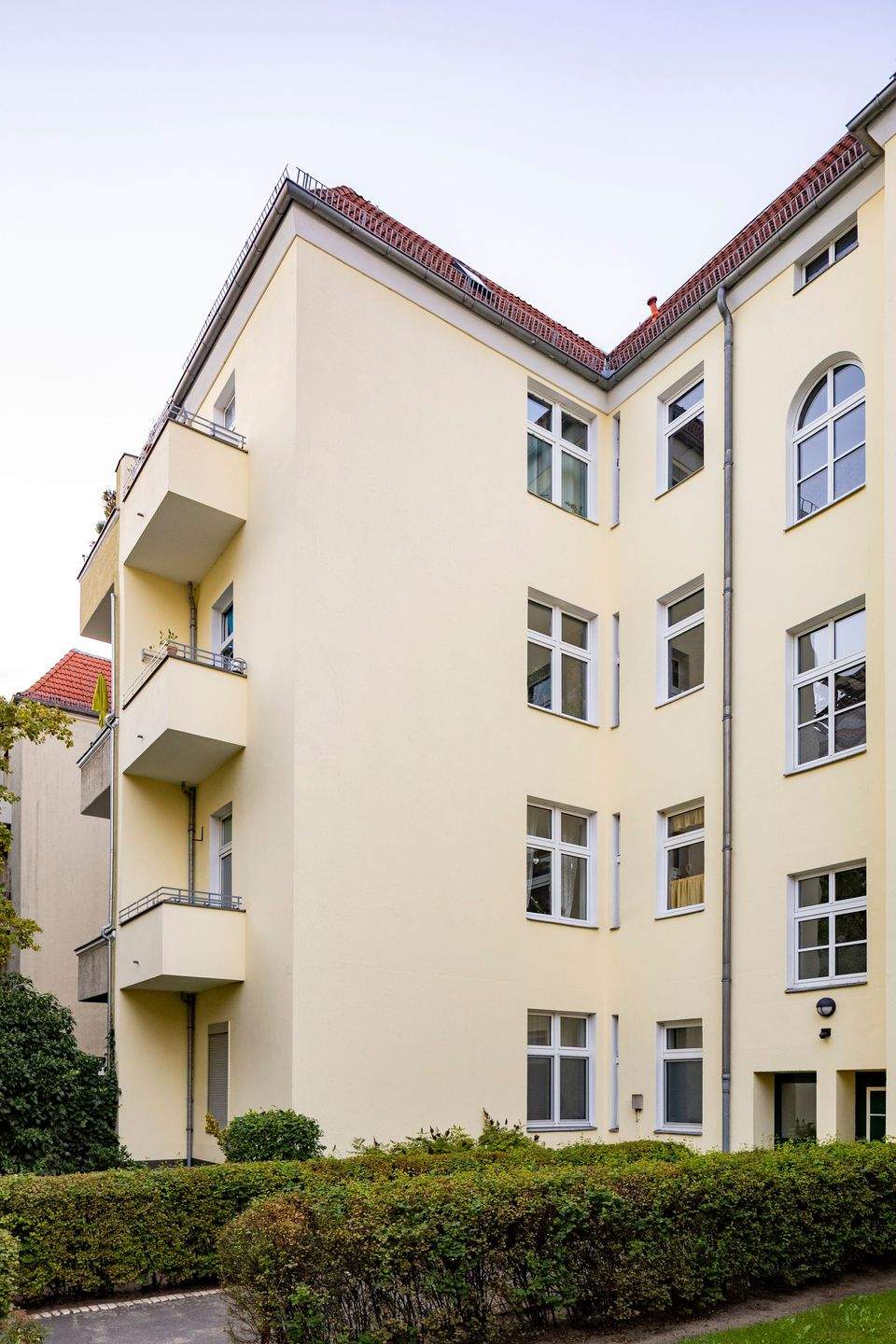 Thumbnail-INVEST l Charmanter Altbau trifft grüne Ruhe: 2-Zi.-Wohnung mit Südbalkon im Herzen Reinickendorfs!