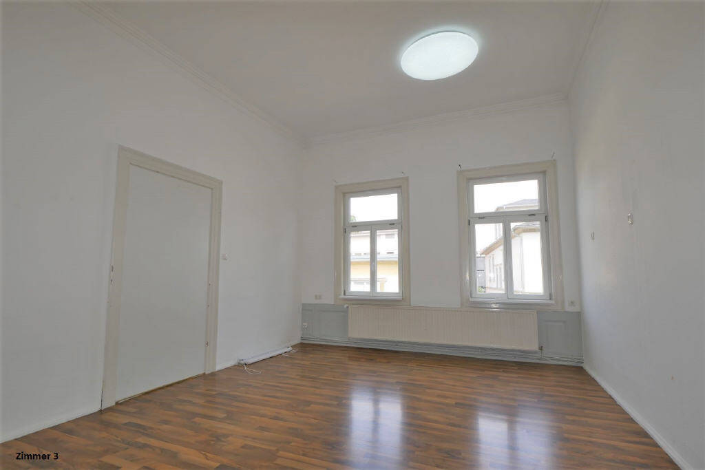 Thumbnail-Nur für Studenteninnen: Drei 