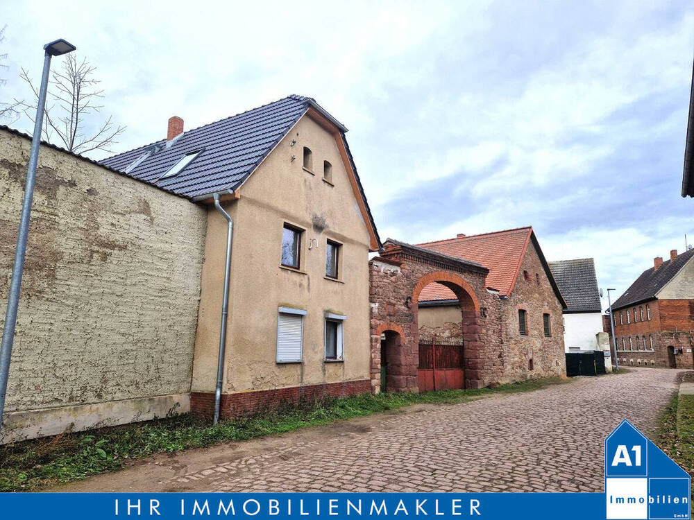 Thumbnail-Wer Visionen hat: Sanierungsbedürftiges Einfamilienhaus mit umfangreichem Nebengelass zur Selbstverwirklichung