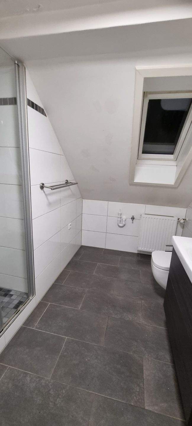 Thumbnail-Großzügige Dachgeschoßwohnung mit Balkon in Hennef-Uckerath