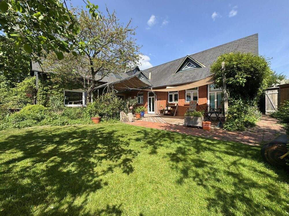 Thumbnail-Ehemalige Dorfschule mit historischem Flair, modernem Wohnkomfort und parkähnliche