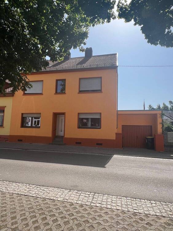 Thumbnail-Teilvermietetes 2-Familienhaus mit Ausbaupotential in Randlage von NeunkirchenSaar zu verkaufen