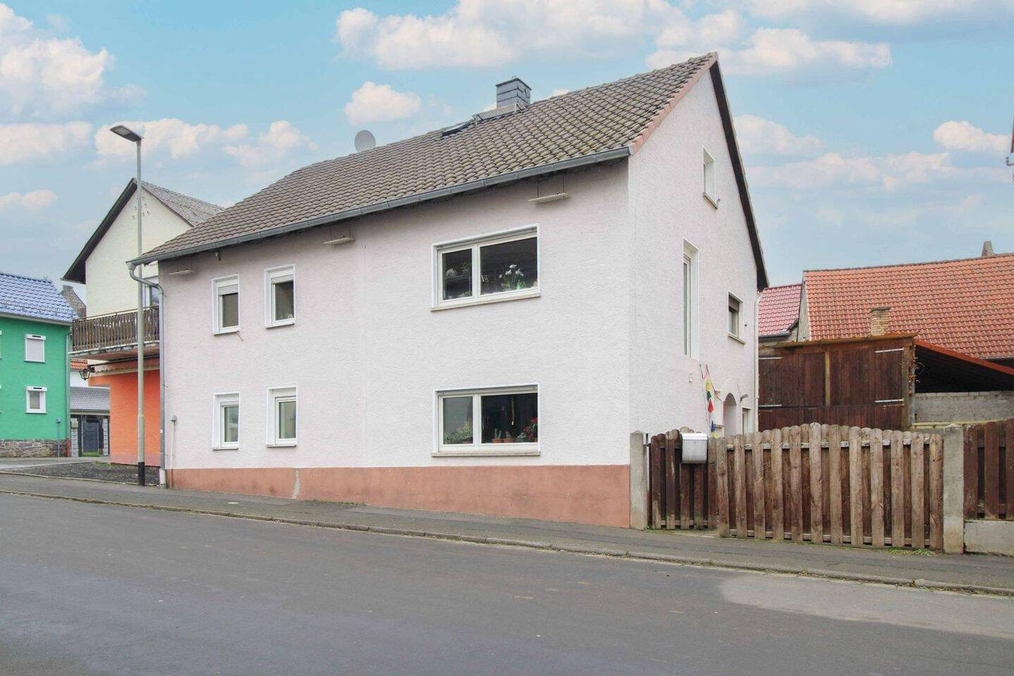 Thumbnail-Gestalten Sie ihr neues Zuhause: Renovierungsbedürftiges Einfamilienhaus inkl. Halle in Villingen