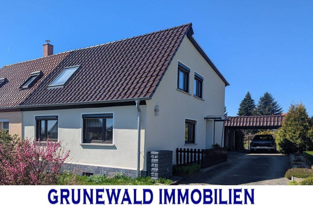 Thumbnail-Attraktive Doppelhaushälfte mit großzügigem Grundstück und sonniger Dachterrasse.