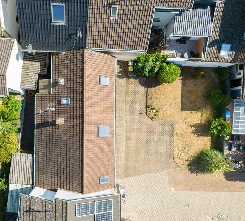 Thumbnail-Zentral gelegen + wunderschönes Haus mit Garten zu verkaufen - ca. 110 m2 - inklusive 3 Stellplätzen und Küche ! Provisionsfrei