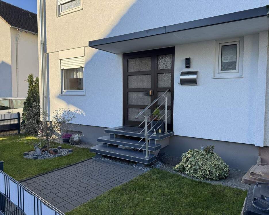 Thumbnail-Viernheim: gepflegte Doppelhaushälfte mit kleinem Garten in guter Lage