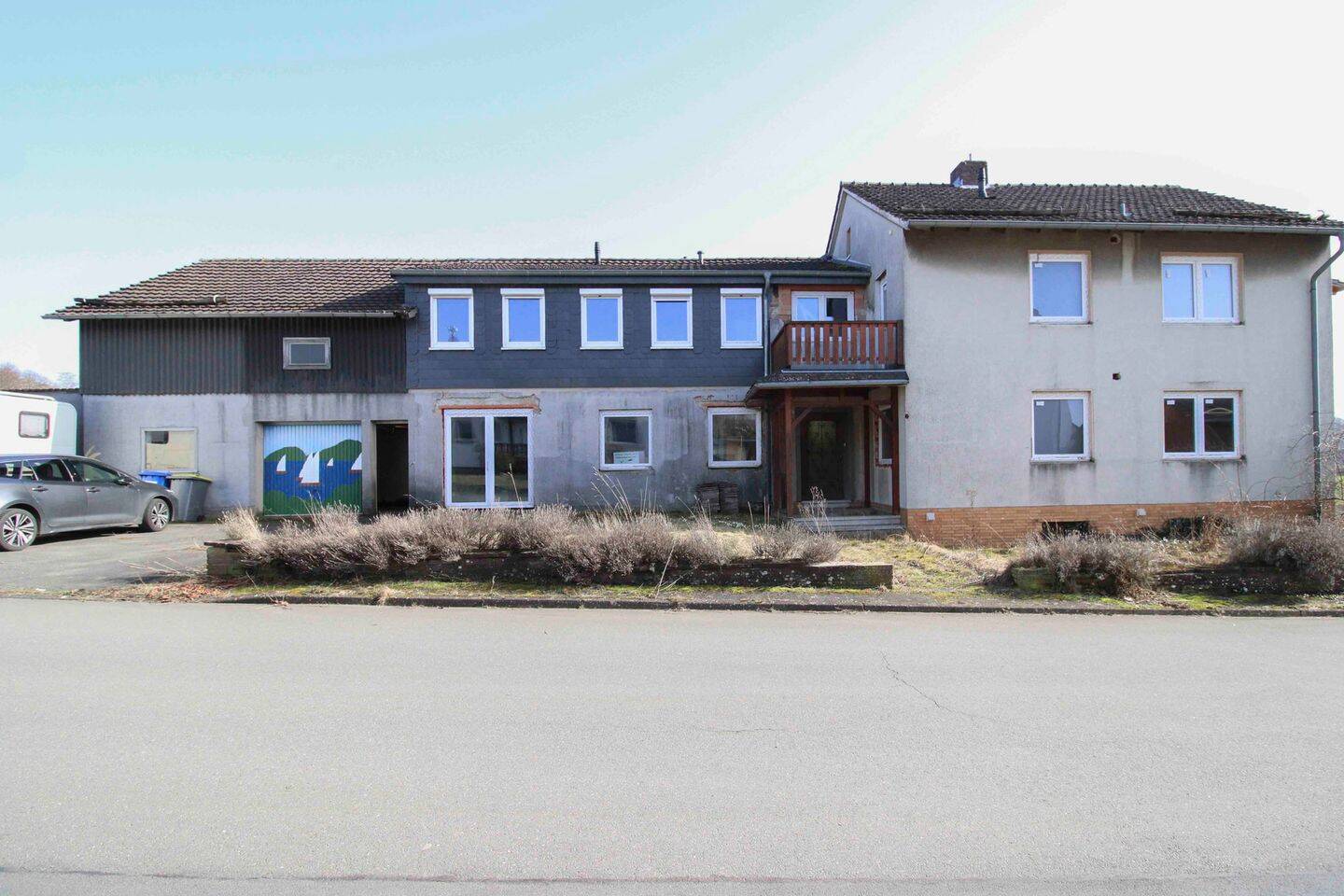 Thumbnail-Genehmigtes 6-Parteien-Haus mit großem Grundstück und Fertigstellungschance in Warburg-Bonenburg