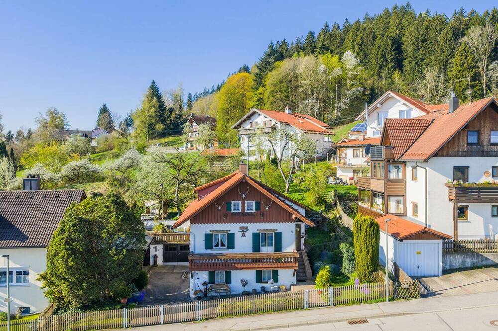 Thumbnail-Liebhaberobjekt in Peiting: Charmantes Einfamilienhaus mit Weitblick in ruhiger Lage