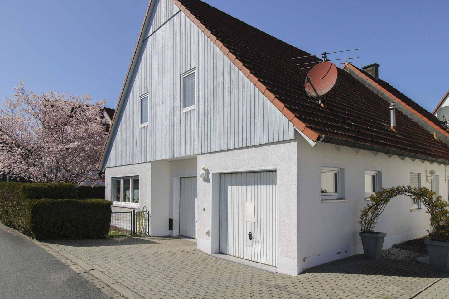 Thumbnail-Gepflegte Doppelhaushälfte mit Garten, Terrasse und Garage in familienfreundlicher Lage!