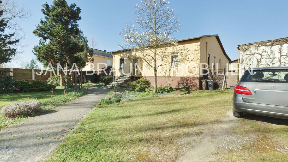 Thumbnail-Bungalow in Ahrensfelde - mit Keller und Doppelgarage