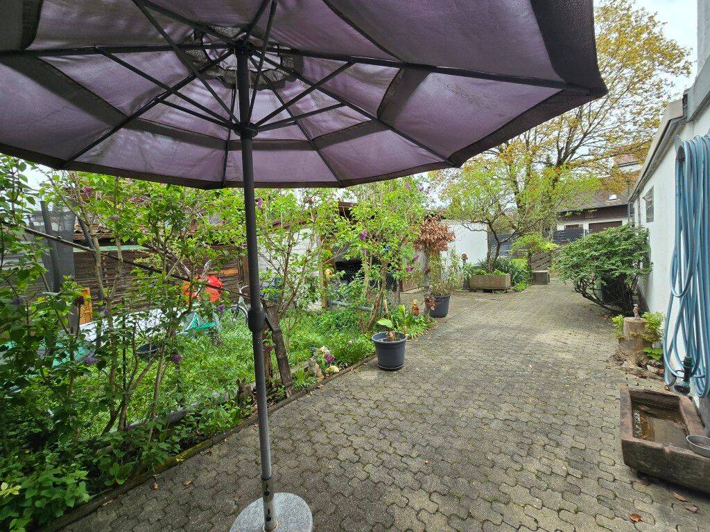 Thumbnail-Reihenmittelhaus mit Balkon, 2 Terrassen, großer Außenbereich, 2 Küchen, 2 Bäder und Garage