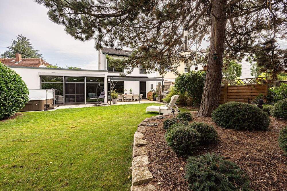 Thumbnail-FIRSTPLACE - Großes Familienhaus mit sonnigem Traumgarten | Allach-Untermenzing