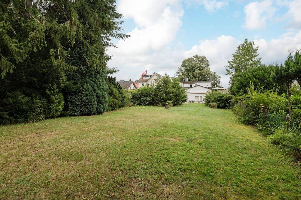 Thumbnail-Baugrundstück für Einzel- oder Doppelhaus mit zwei Vollgeschossen in Alt-Rahlstedt ohne Baubindung