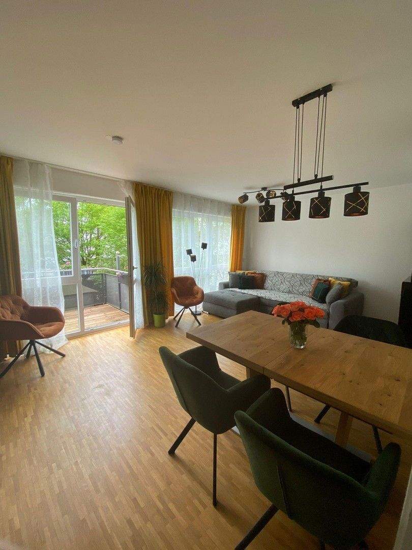 Thumbnail-Von Privat: Moderne 3-Zimmer-Wohnung (Bj. 2006) mit großem Balkon & Fußbodenheizung in ruhiger Lage