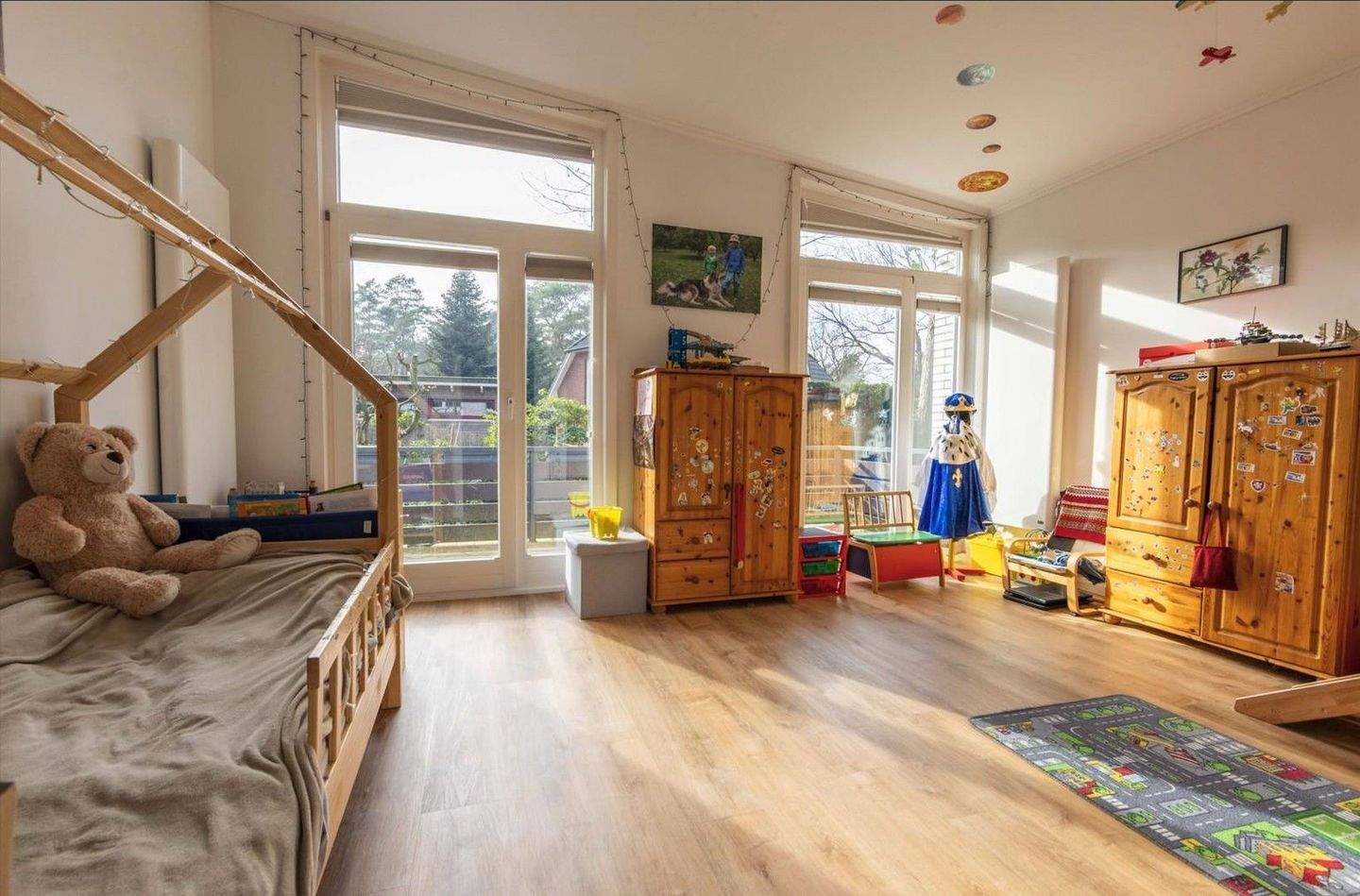 Thumbnail-Großzügiges Ein-Zweifamilienhaus in bester Lage mit tollem Garten