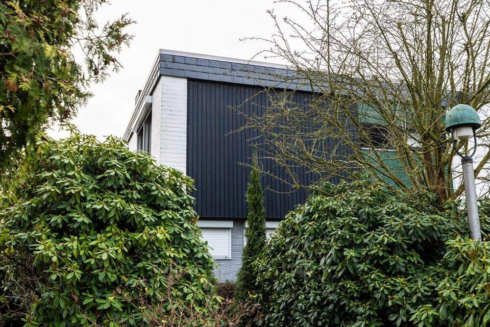 Thumbnail-*** riesige DHH in besonderer BAUWEISE auf zwei EBENEN in RUHIGER LAGE ***